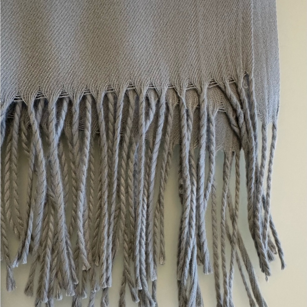 NWOT | Cashmere & Wool Blend Silver / Light Grey Scarf / Wrap / Shawl - Picture 6 of 10